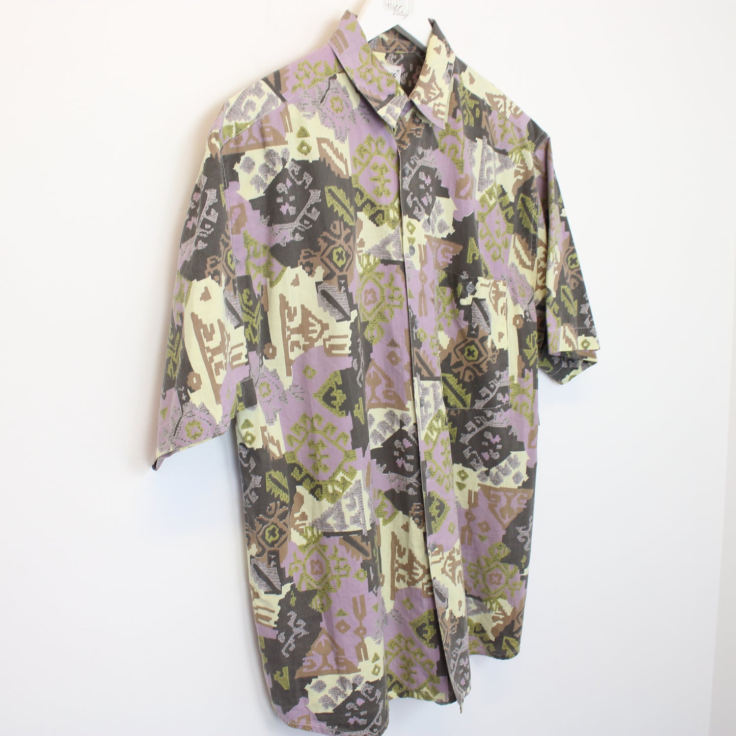 Vintage AD HOC shirt in multicolour. Best fits L