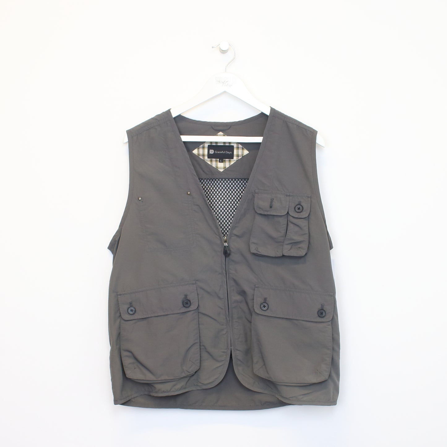 Vintage Graceful Days vest in grey. Best fits L