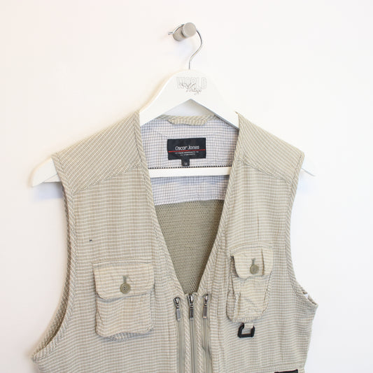 Vintage Oscar Jones vest in beige. Best fits M