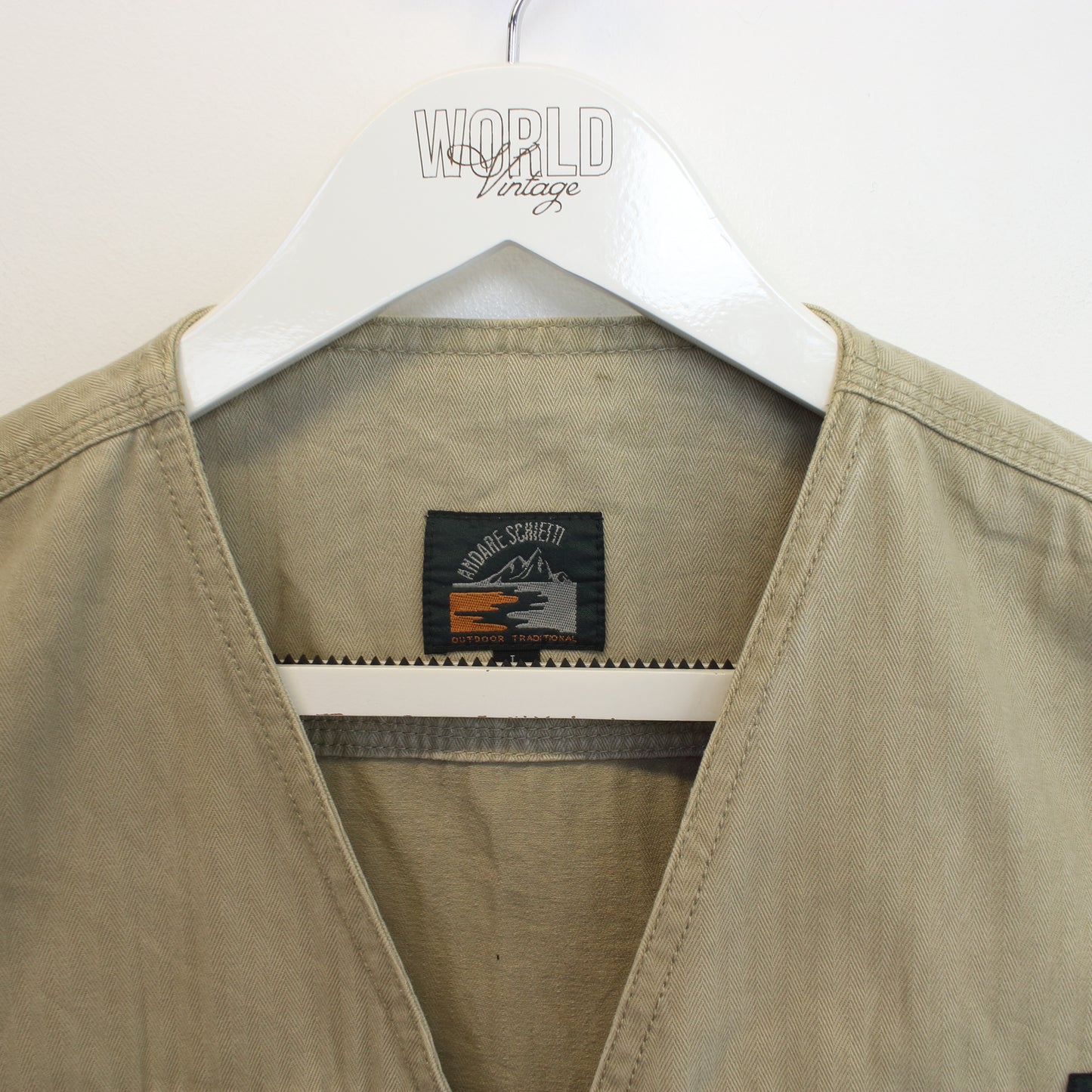 Vintage Amdare Schietti vest in beige. Best fits M