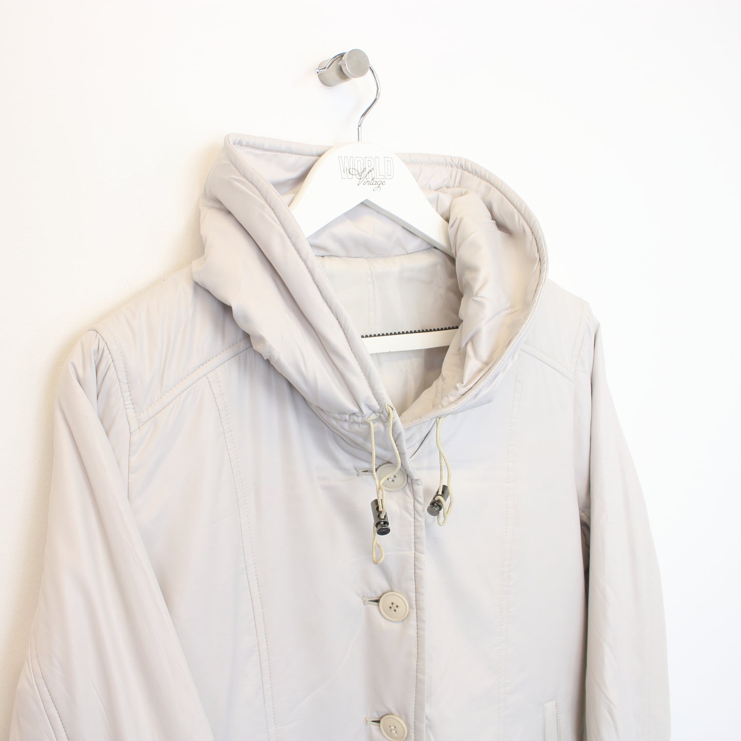 Vintage Unbranded puffer jacket in white. Best fits XS