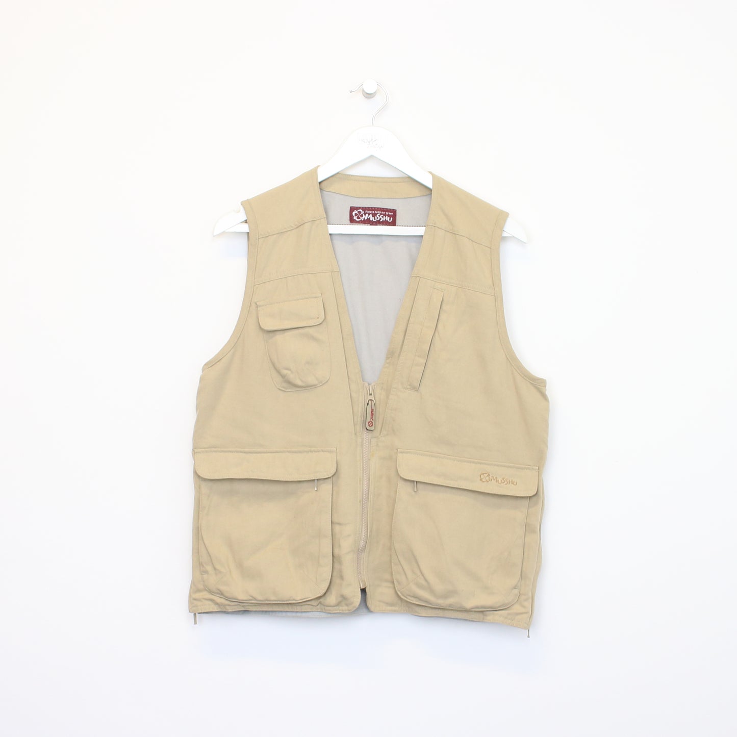 Vintage Musshu vest in beige. Best fits L