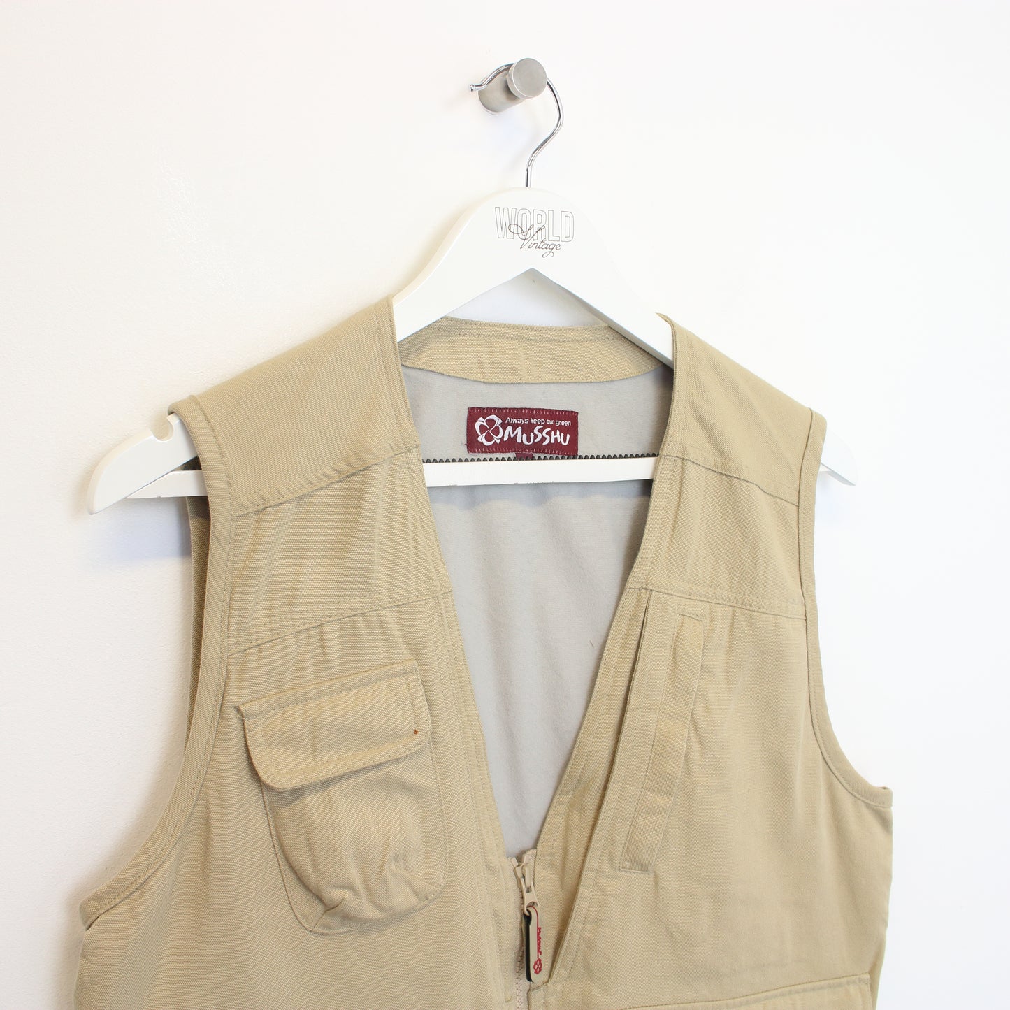 Vintage Musshu vest in beige. Best fits L