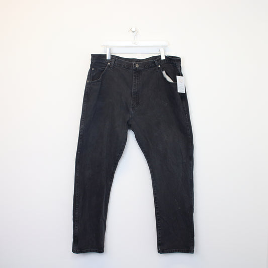 Vintage Wrangler jeans in black. Best fit W40