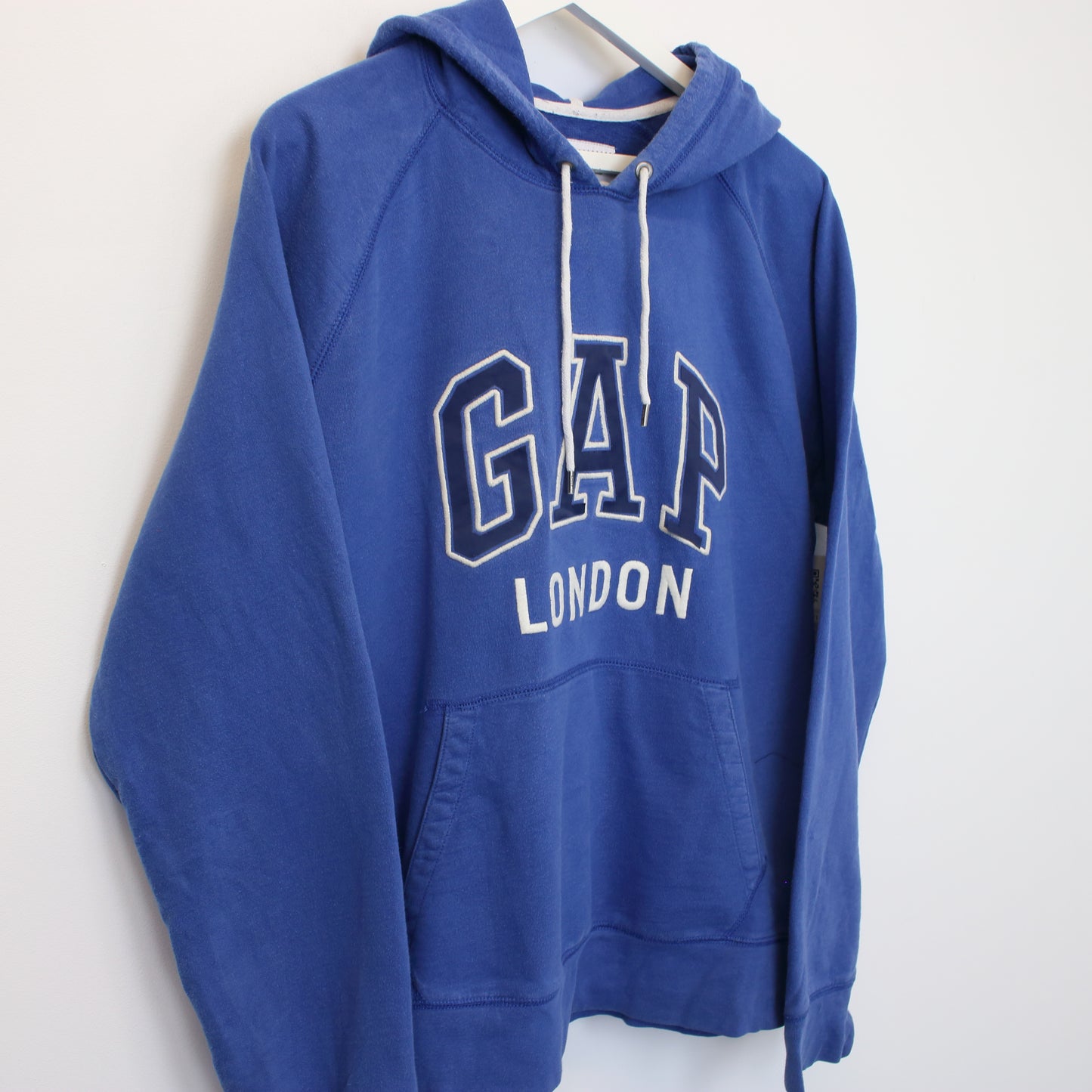 Vintage Gap hoodie in blue. Best fits XL