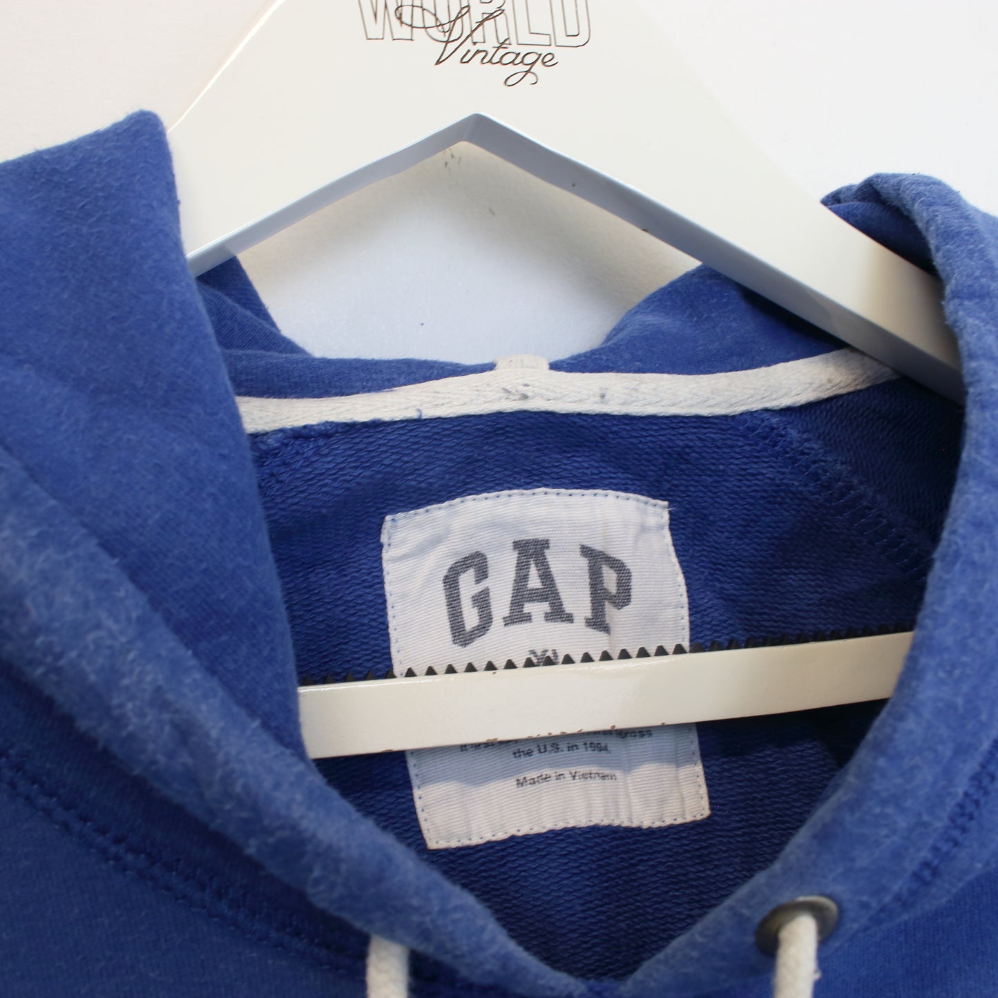 Vintage Gap hoodie in blue. Best fits XL