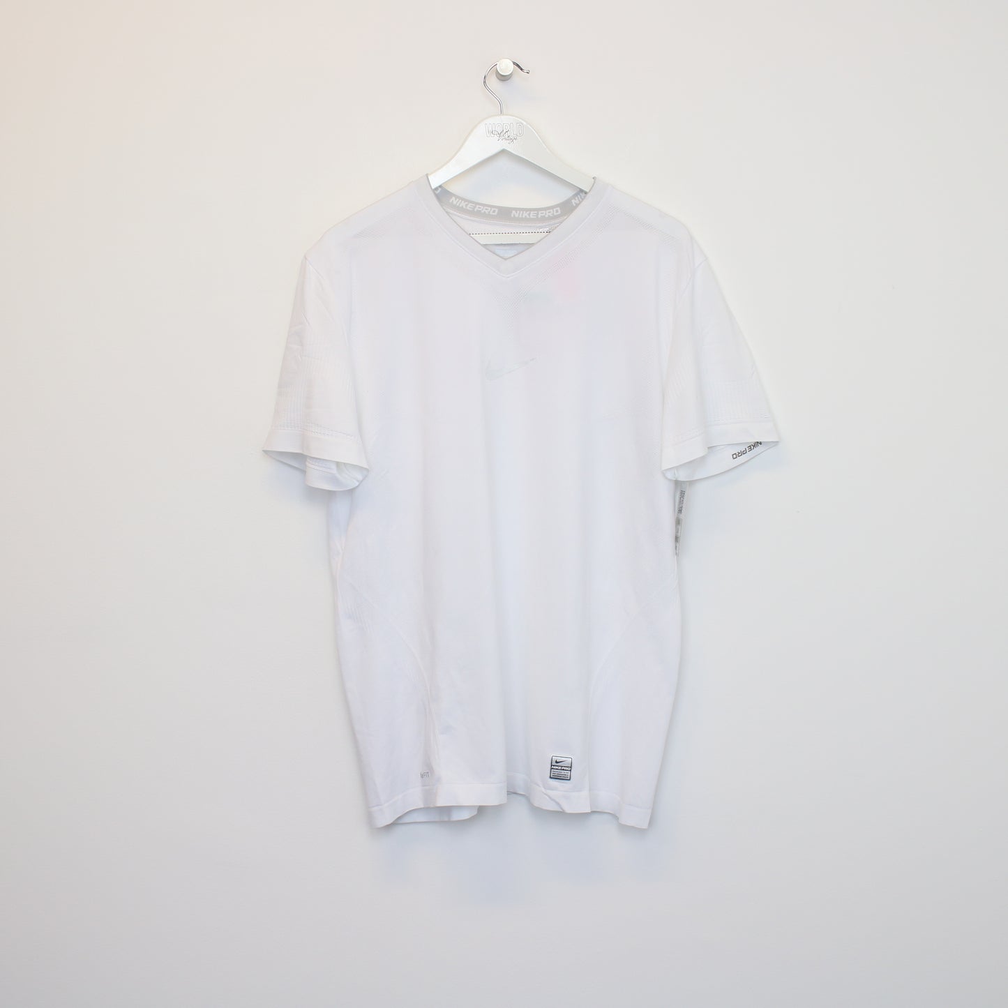 Vintage Nike Deadstock t-shirt in white. Best fits XL