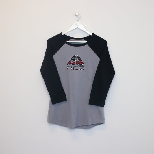 Vintage Womens Nike ACG Deadstock T-shirt in Black and Grey . Best fit L