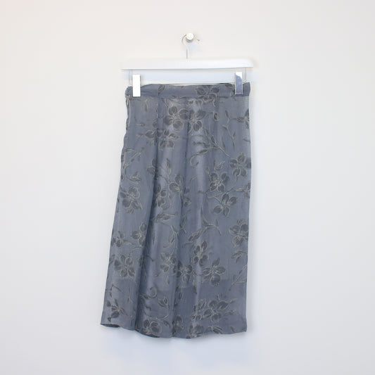 Vintage Unbranded skirt in floral blue. Best fits W26