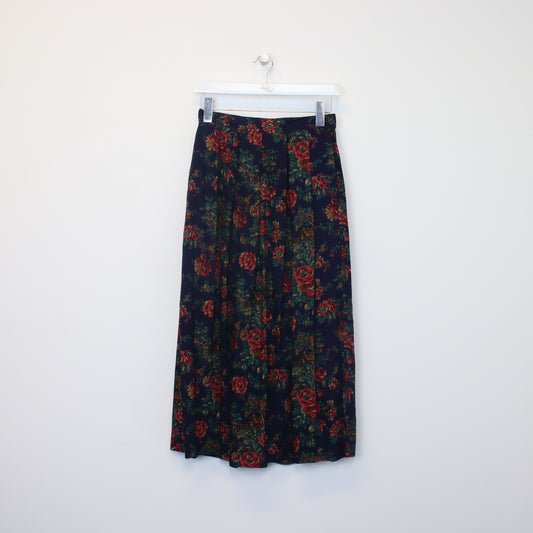 Vintage Koret skirt in floral blue. Best fits W26