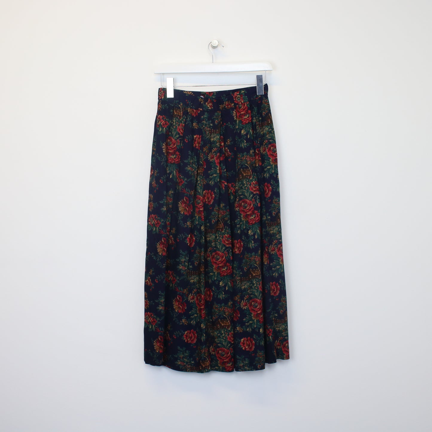 Vintage Koret skirt in floral blue. Best fits W26