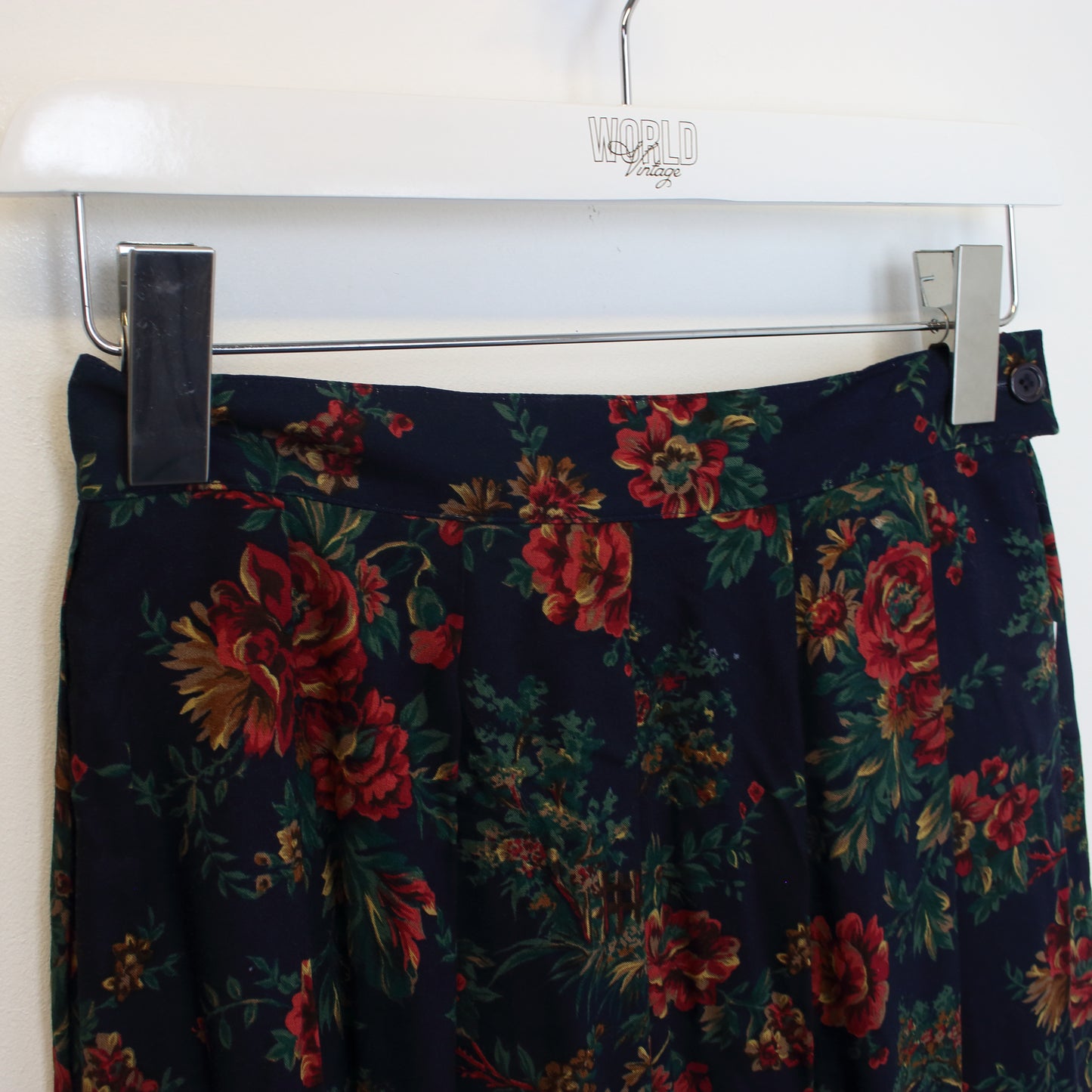 Vintage Koret skirt in floral blue. Best fits W26