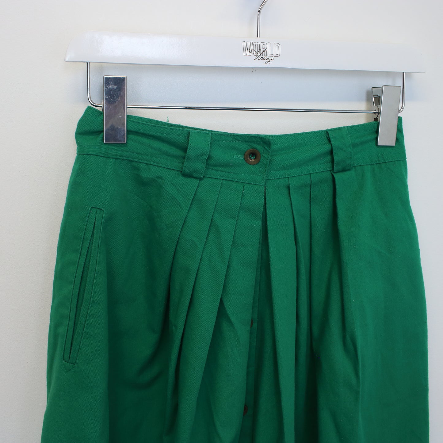 Vintage Unbranded skirt in green. Best fits W25