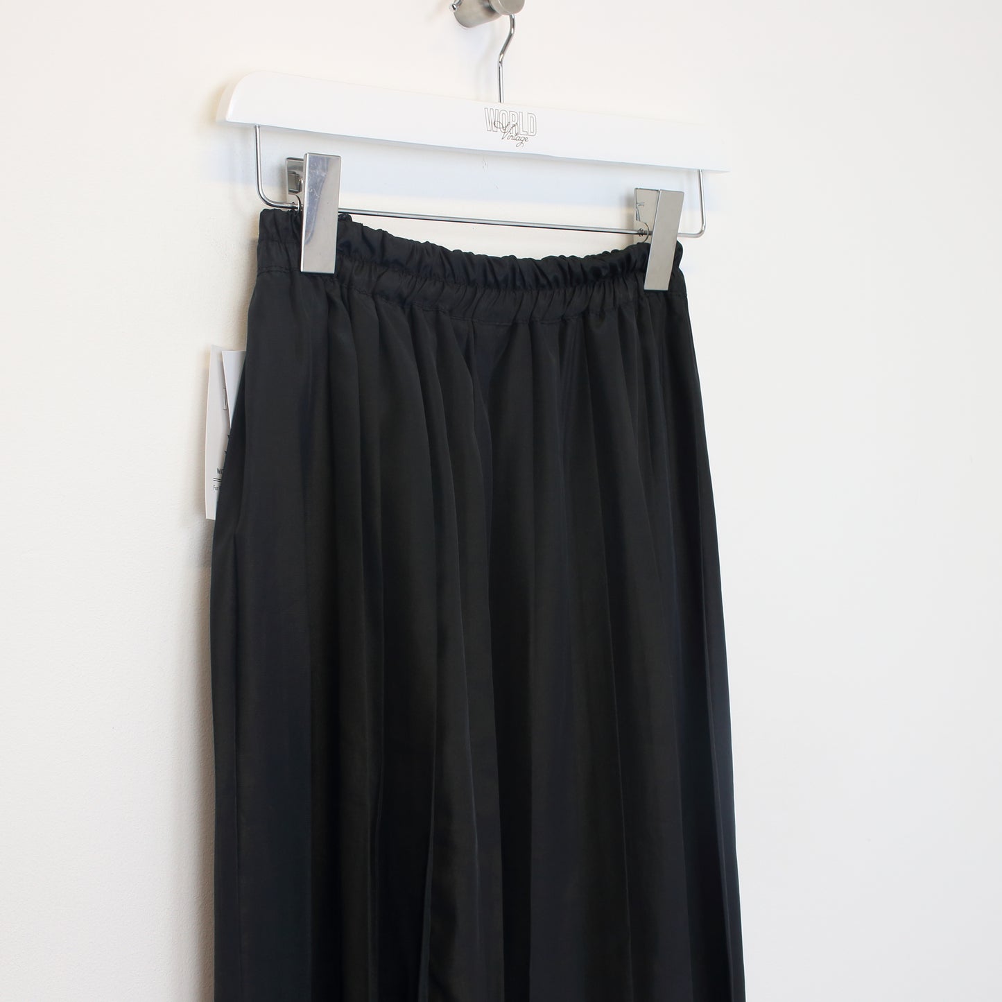 Vintage Unbranded skirt in black. Best fits W23