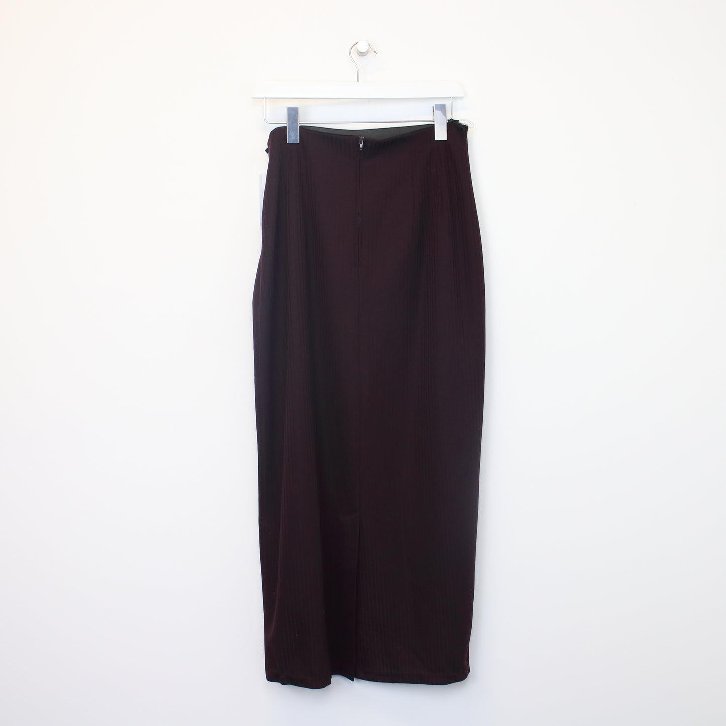 Vintage Linea V skirt in burgundy. Best fits W31