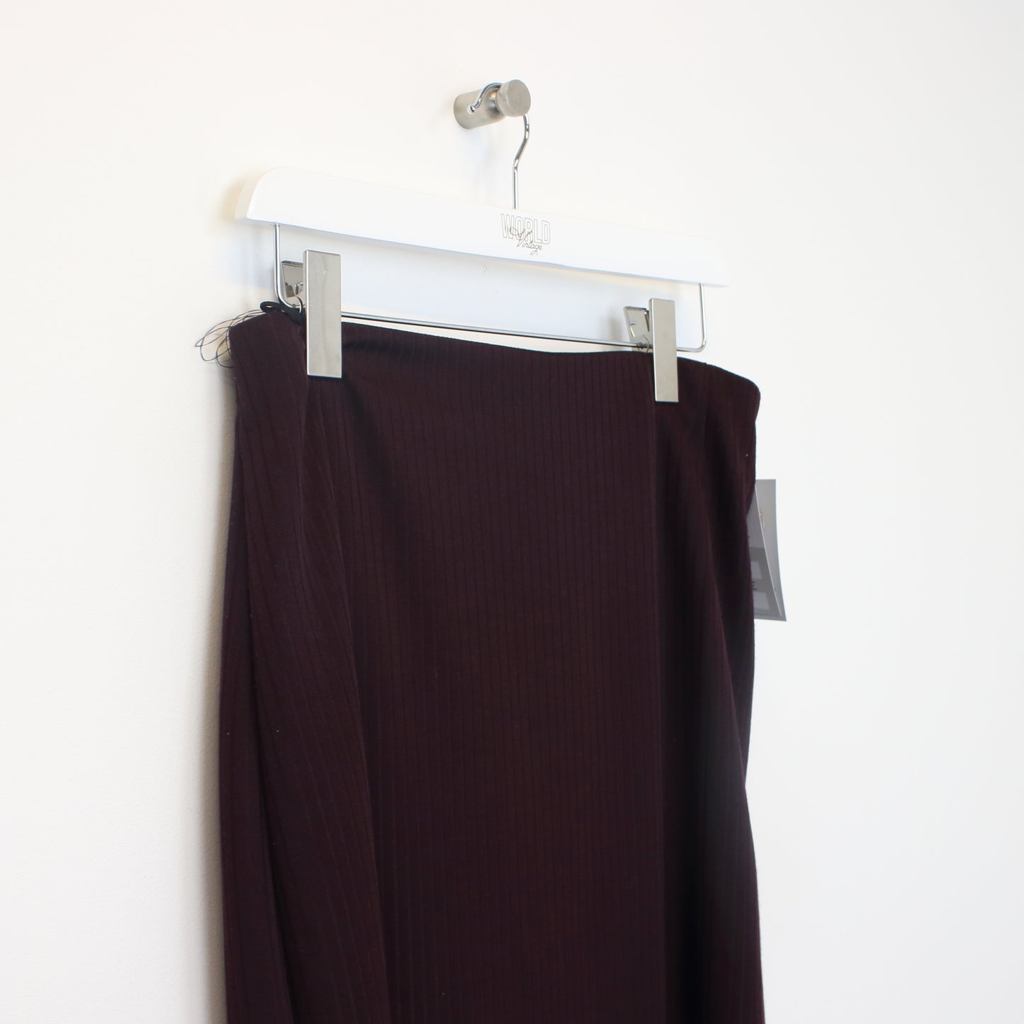 Vintage Linea V skirt in burgundy. Best fits W31