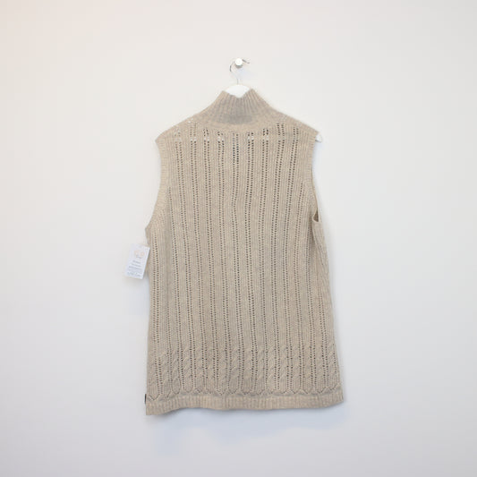 Vintage Woolrich gilet knitted sweatshirt in beige. Best fits XL