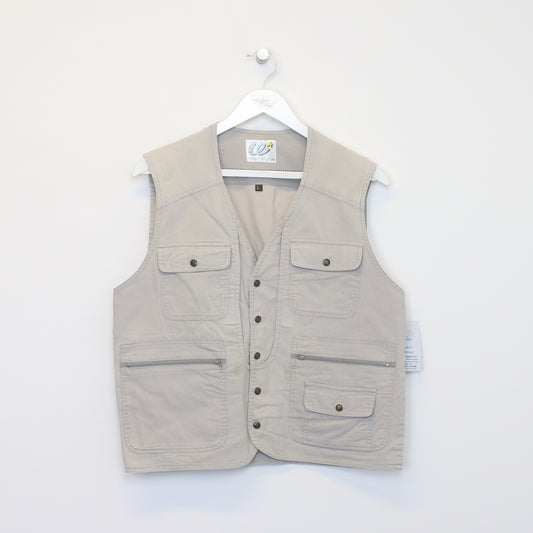 Vintage World Island vest in grey. Best fits L