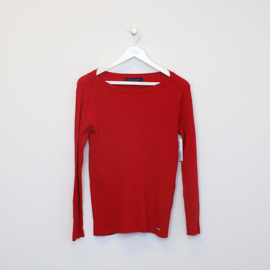 Vintage Tommy Hilfiger knitted sweatshirt in red. Best fits XS