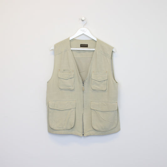 Vintage Johny Pulls vest in beige. Best fits L