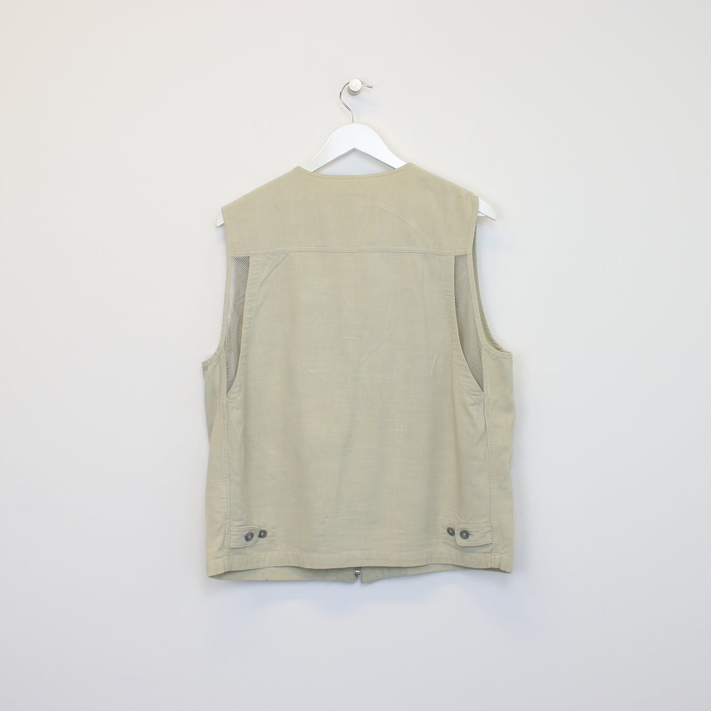 Vintage Johny Pulls vest in beige. Best fits L