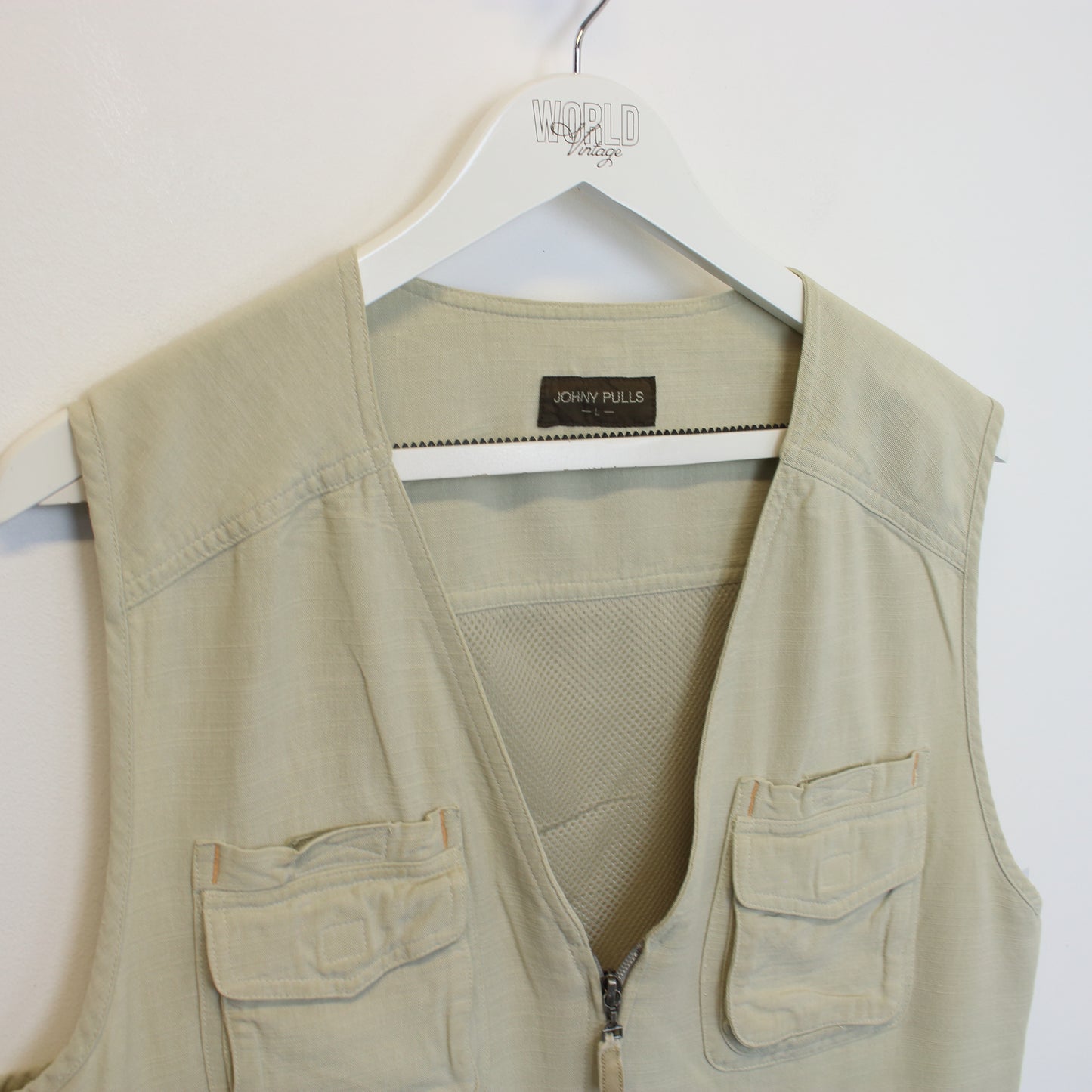 Vintage Johny Pulls vest in beige. Best fits L