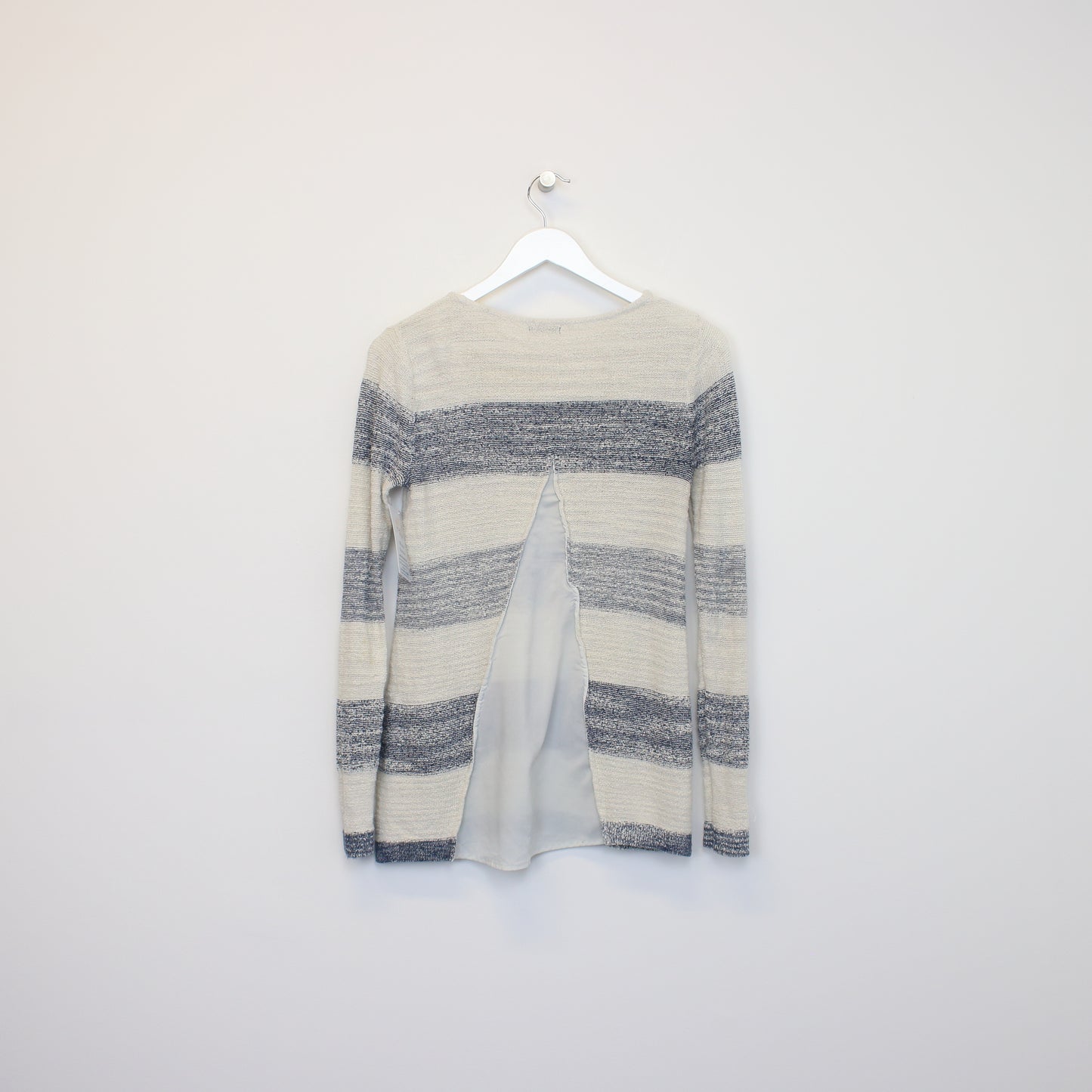 Vintage Calvin Klein knitted sweatshirt in white and blue. Best fits S