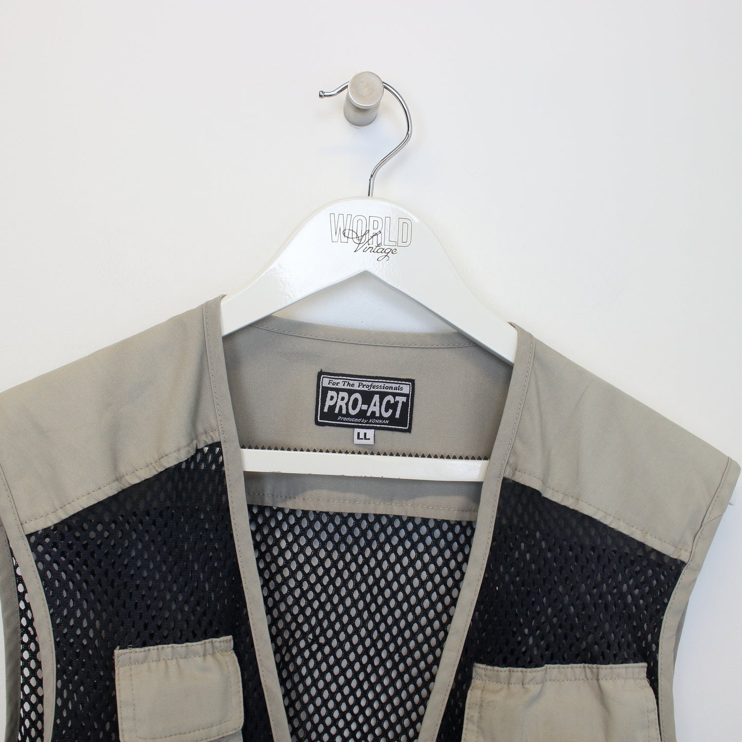 Vintage Pro Act vest in beige. Best fits M