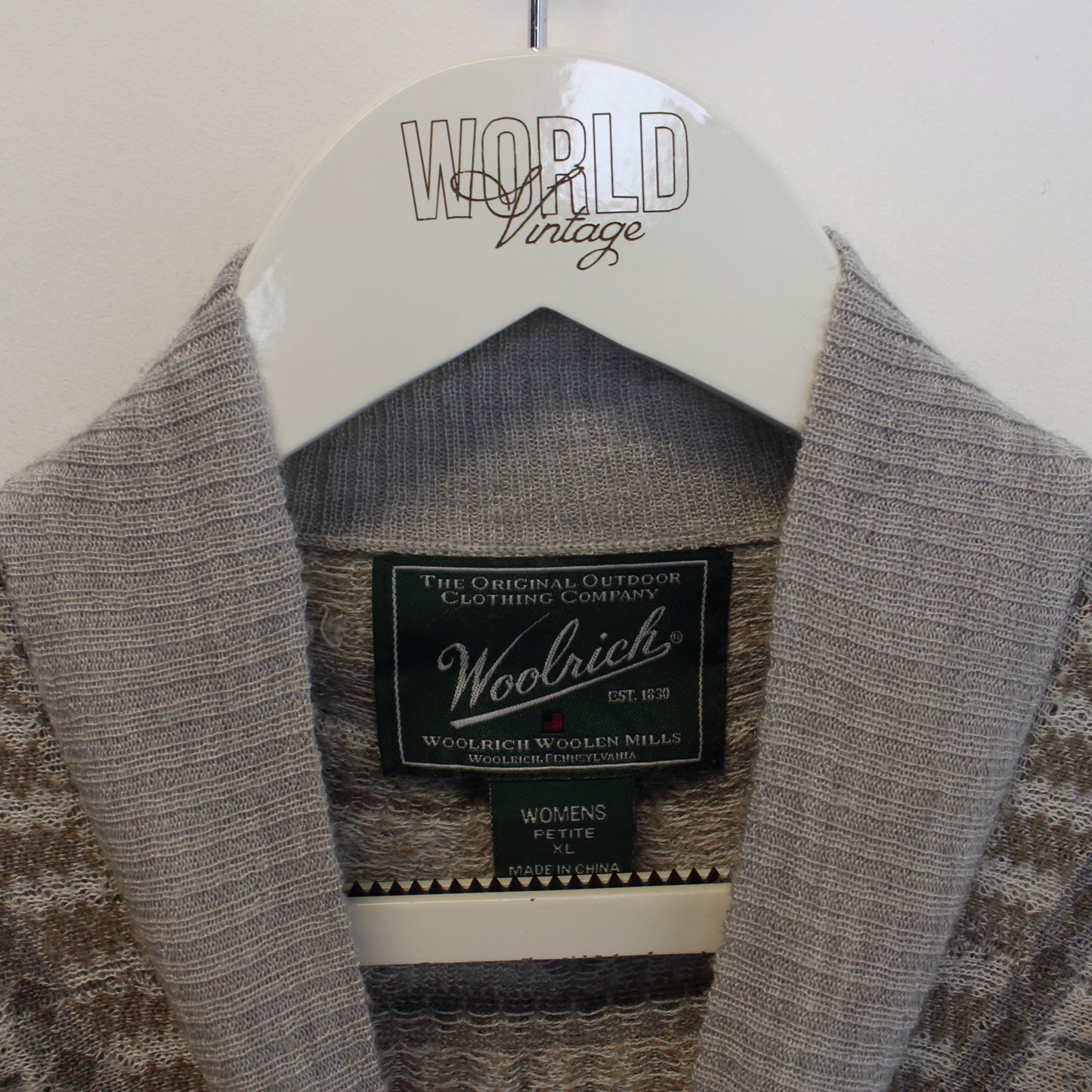 Vintage women's Woolrich knitted quarter zip sweatshirt in grey. Best fits M