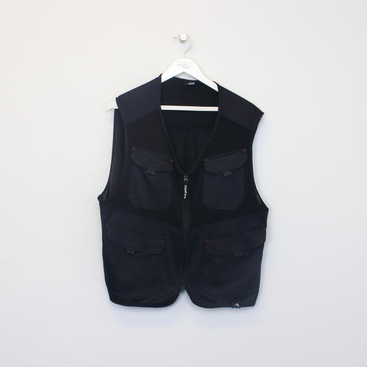 Vintage Field Core vest in black. Best fits M