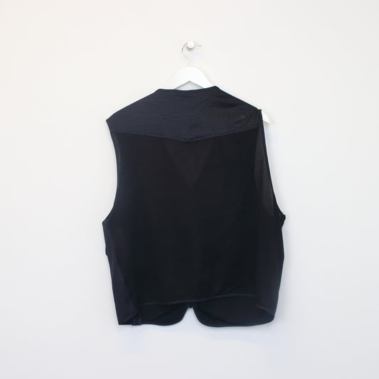 Vintage Field Core vest in black. Best fits M