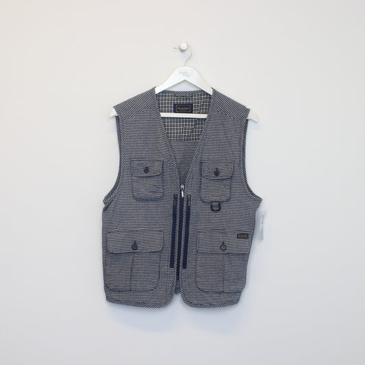 Vintage Oscar jones vest in white navy. Best fits M