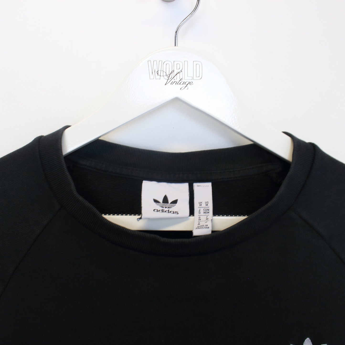 Vintage Adidas sweatshirt in black. Best fits L