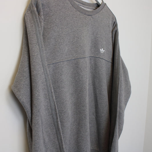 Vintage Adidas sweatshirt in grey. Best fits L