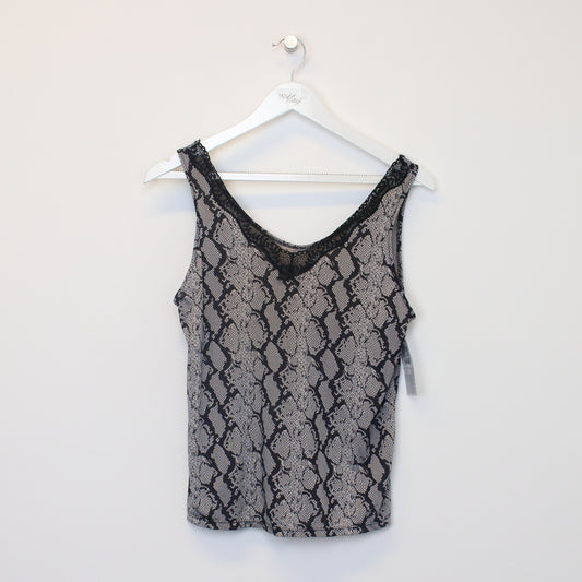 Vintage women's unbranded cami in black and grey. Best fits M