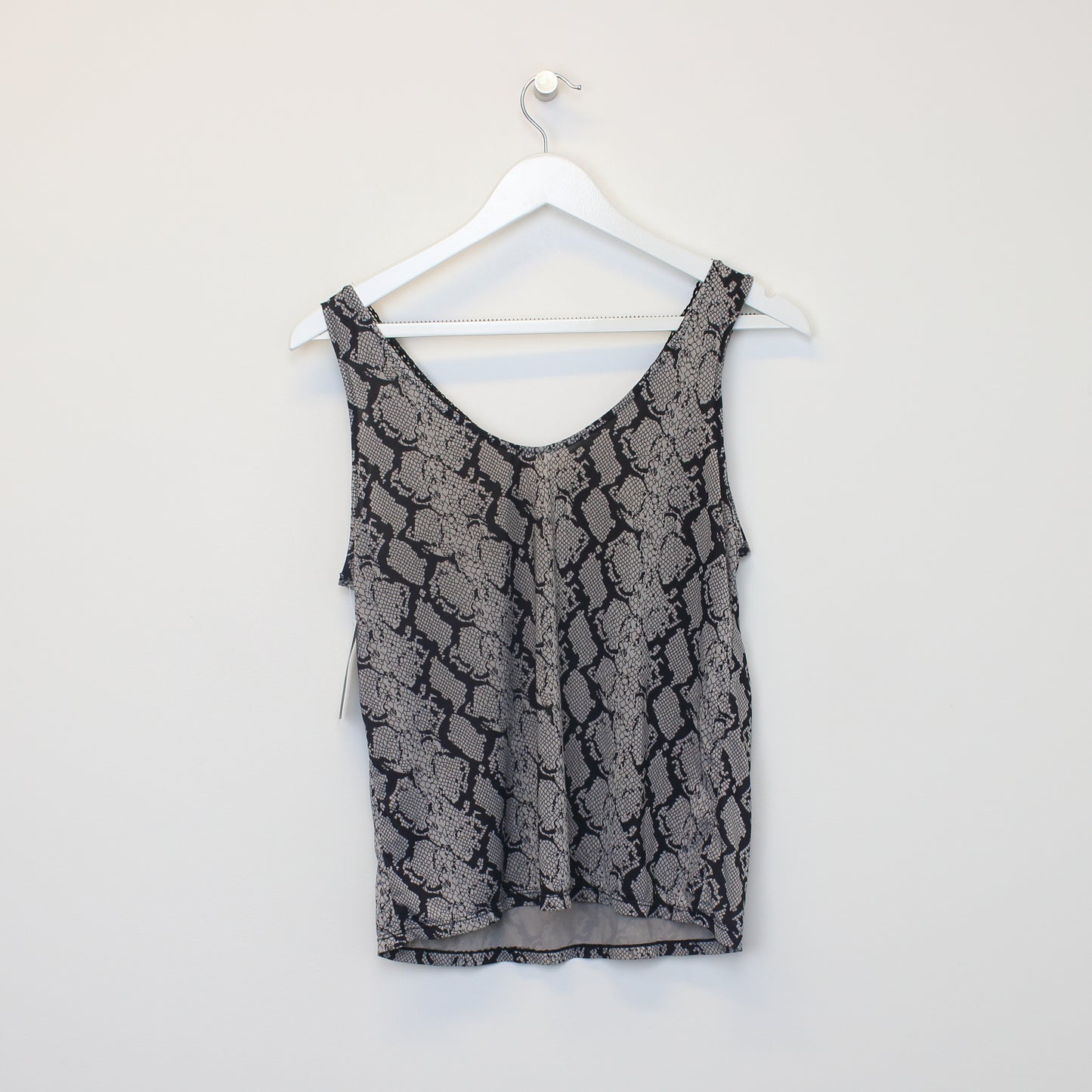 Vintage women's unbranded cami in black and grey. Best fits M