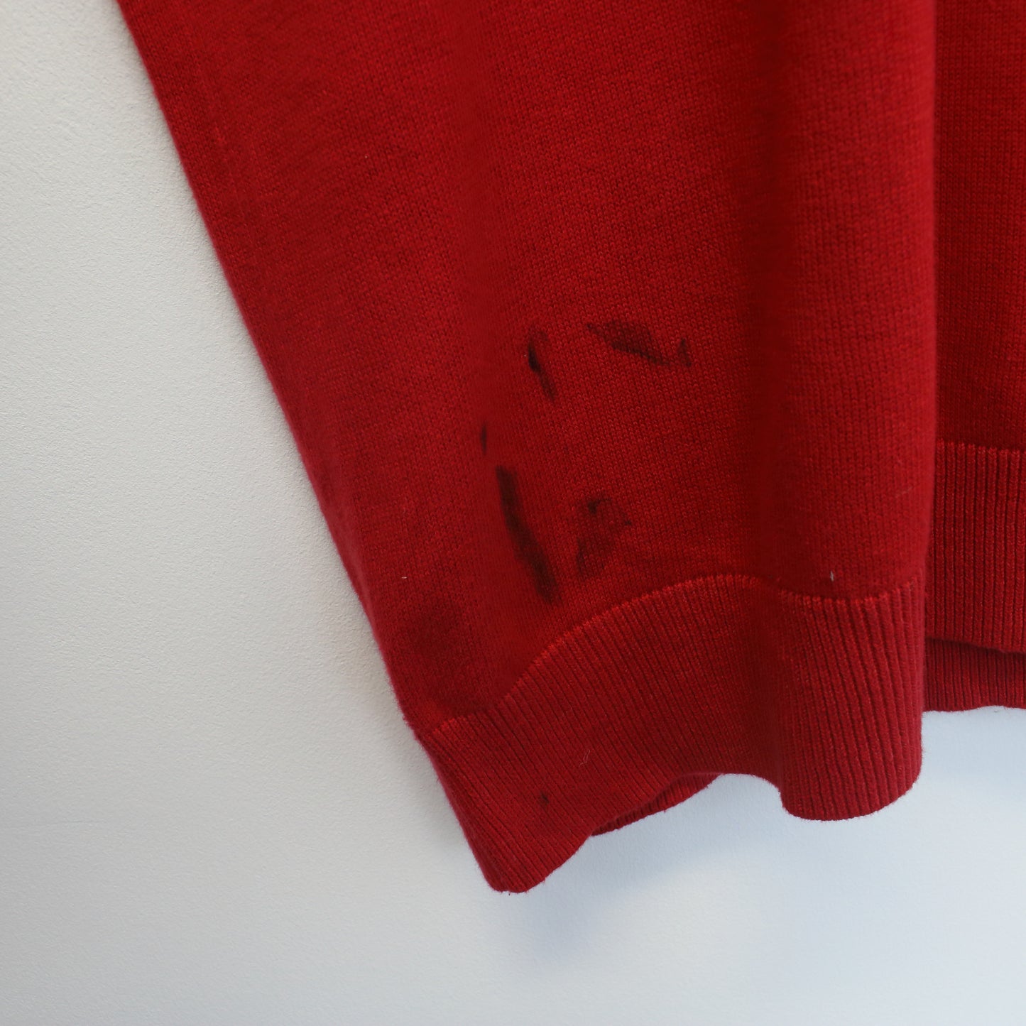 Vintage Nautica Knit sweatshirt in red. Best fits XL