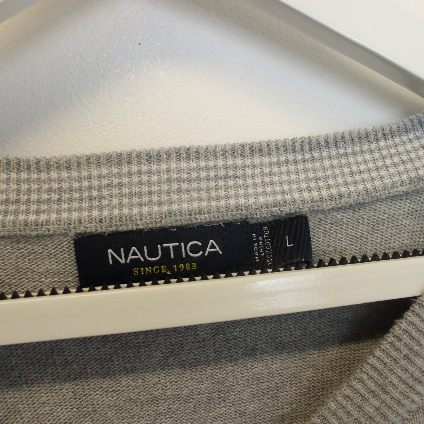 Vintage Nautica knit sweatshirt in grey. Best fits L