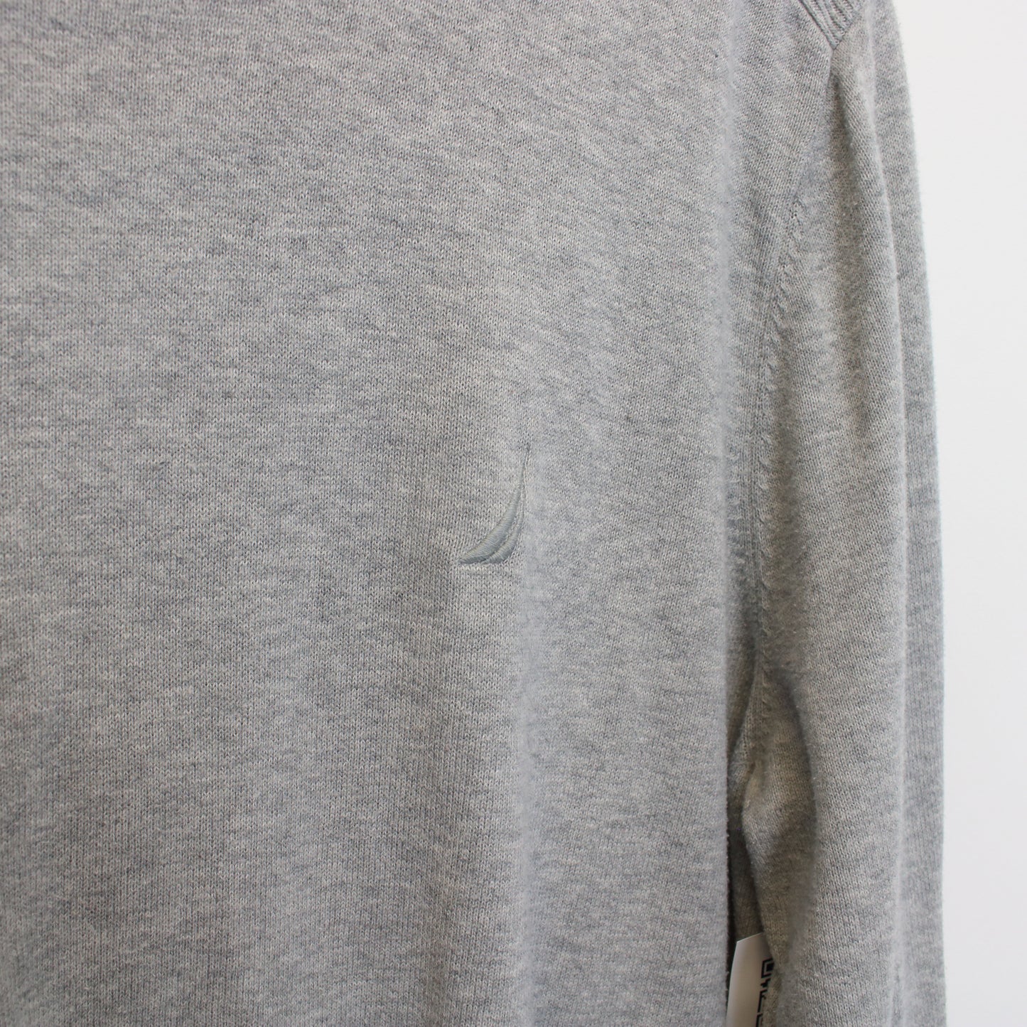 Vintage Nautica knit sweatshirt in grey. Best fits L