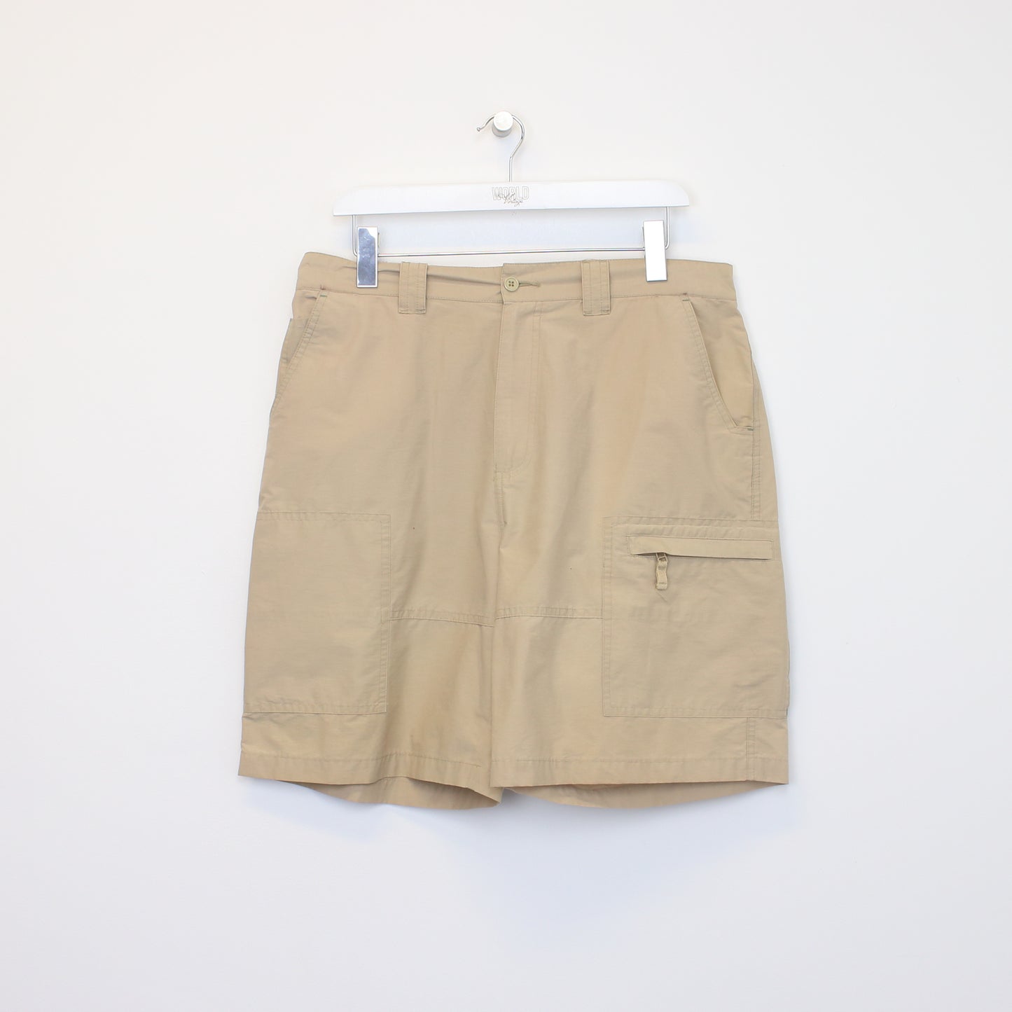 Vintage Cotton Traders cargo shorts in beige. Best fits 34