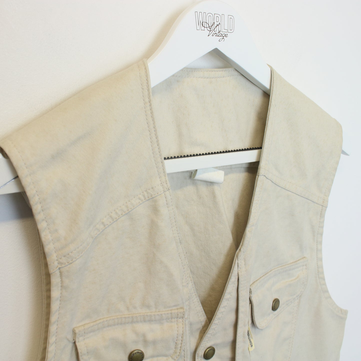 Vintage Unbranded vest in beige. Best fits L