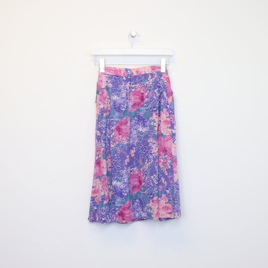 Vintage Unbranded skirt in floral pink and purple. Best fits W21