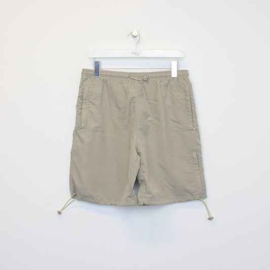 Vintage Basic Concept cargo shorts in beige. Best fits W30