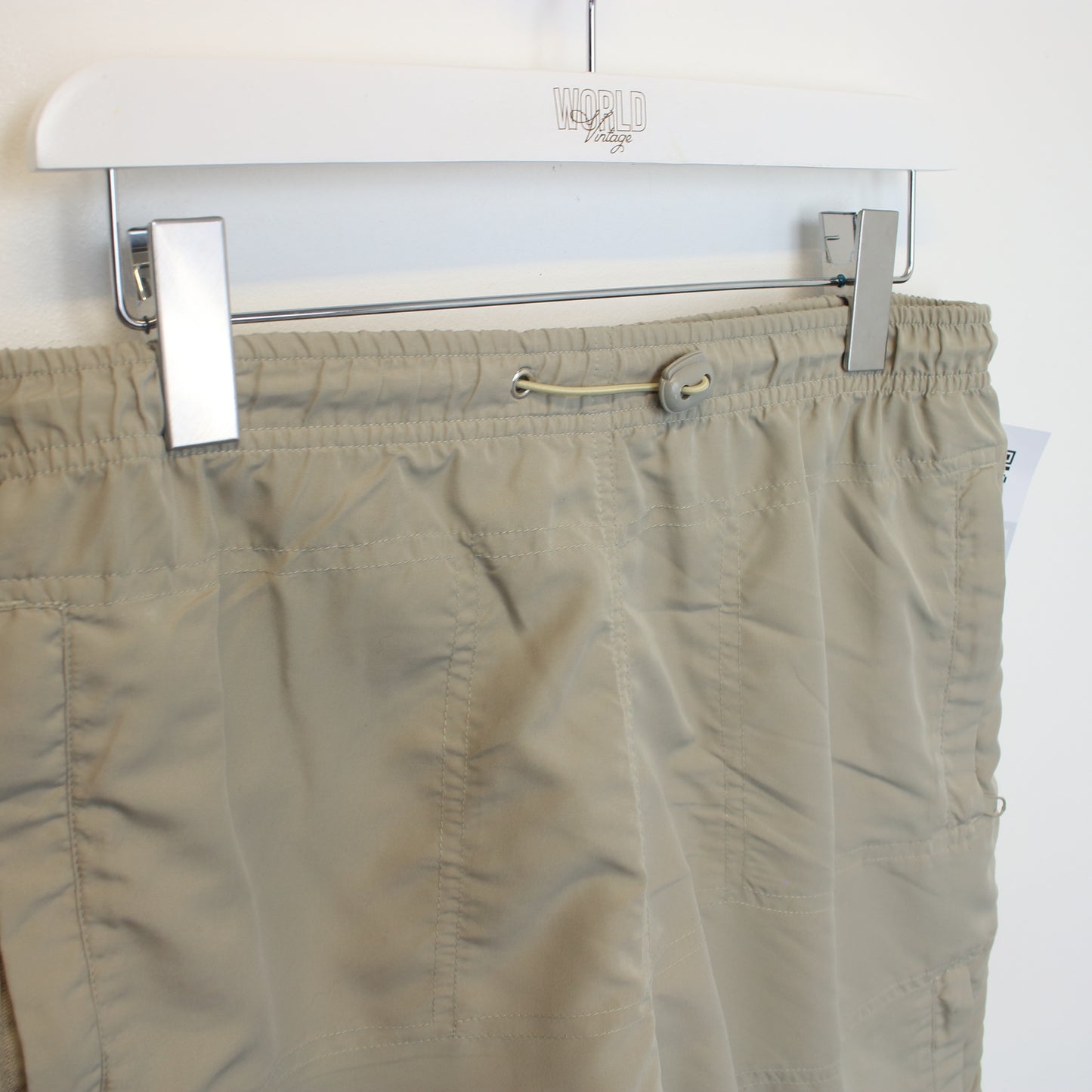 Vintage Basic Concept cargo shorts in beige. Best fits W30