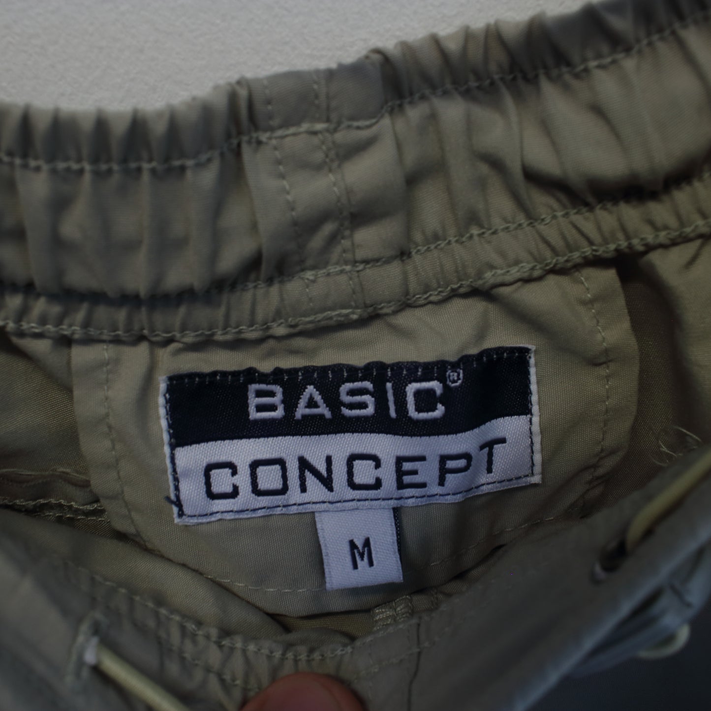 Vintage Basic Concept cargo shorts in beige. Best fits W30