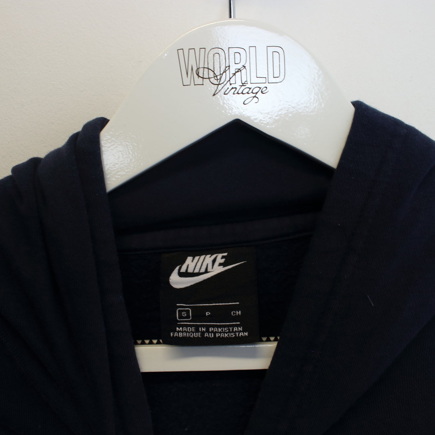 Vintage Nike hoodie in navy. Best fits S