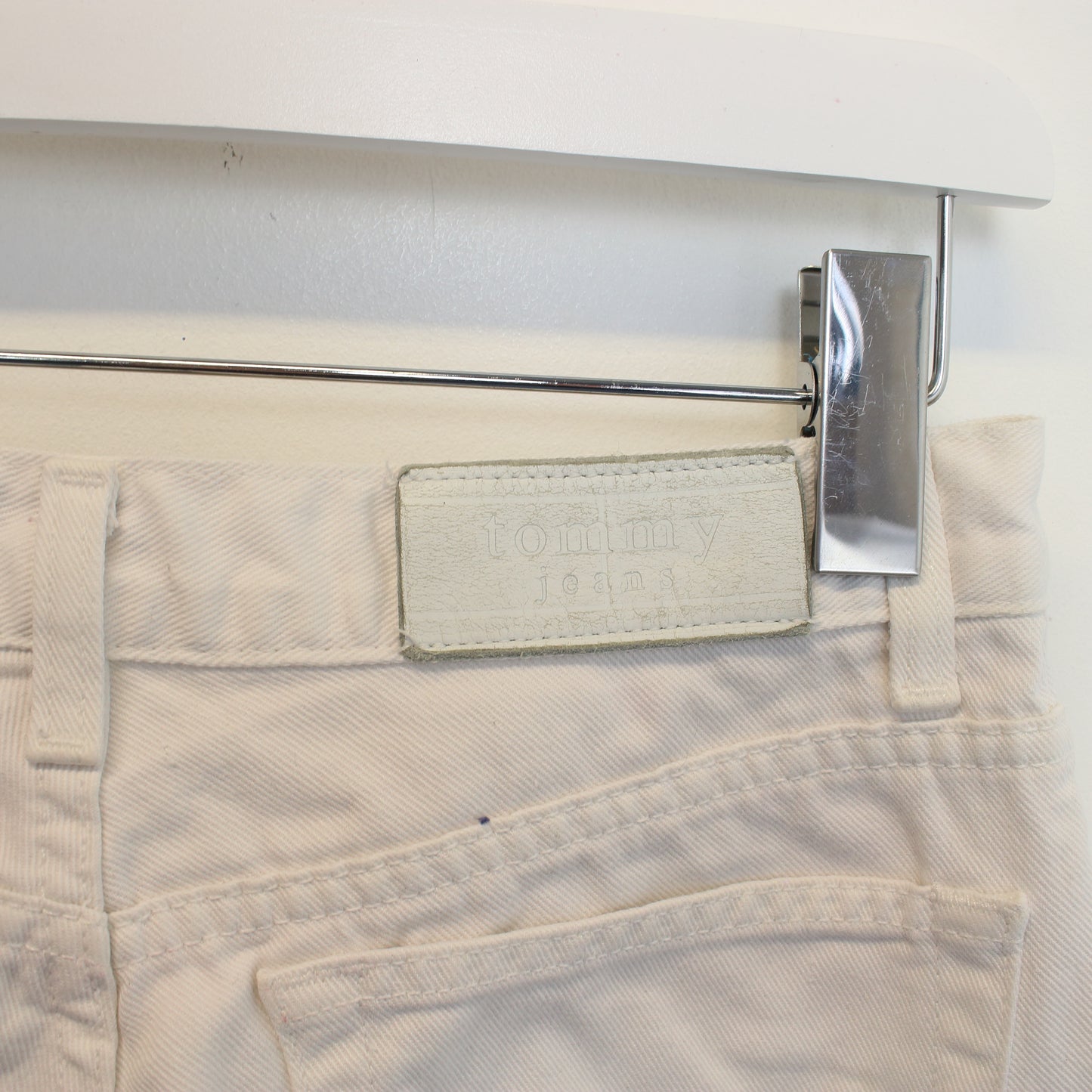 Vintage Tommy Hilfiger jeans in white. Best fits W27