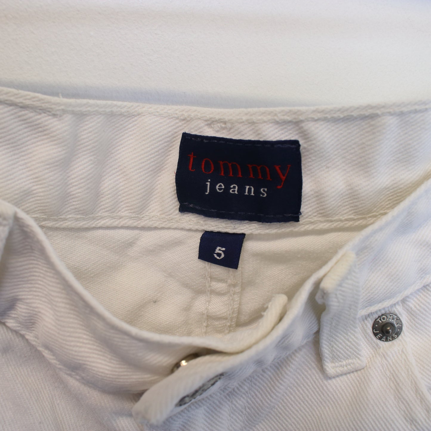 Vintage Tommy Hilfiger jeans in white. Best fits W27