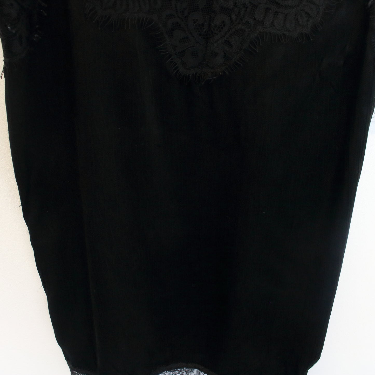 Vintage women's Unbranded cami in black. Best fits M