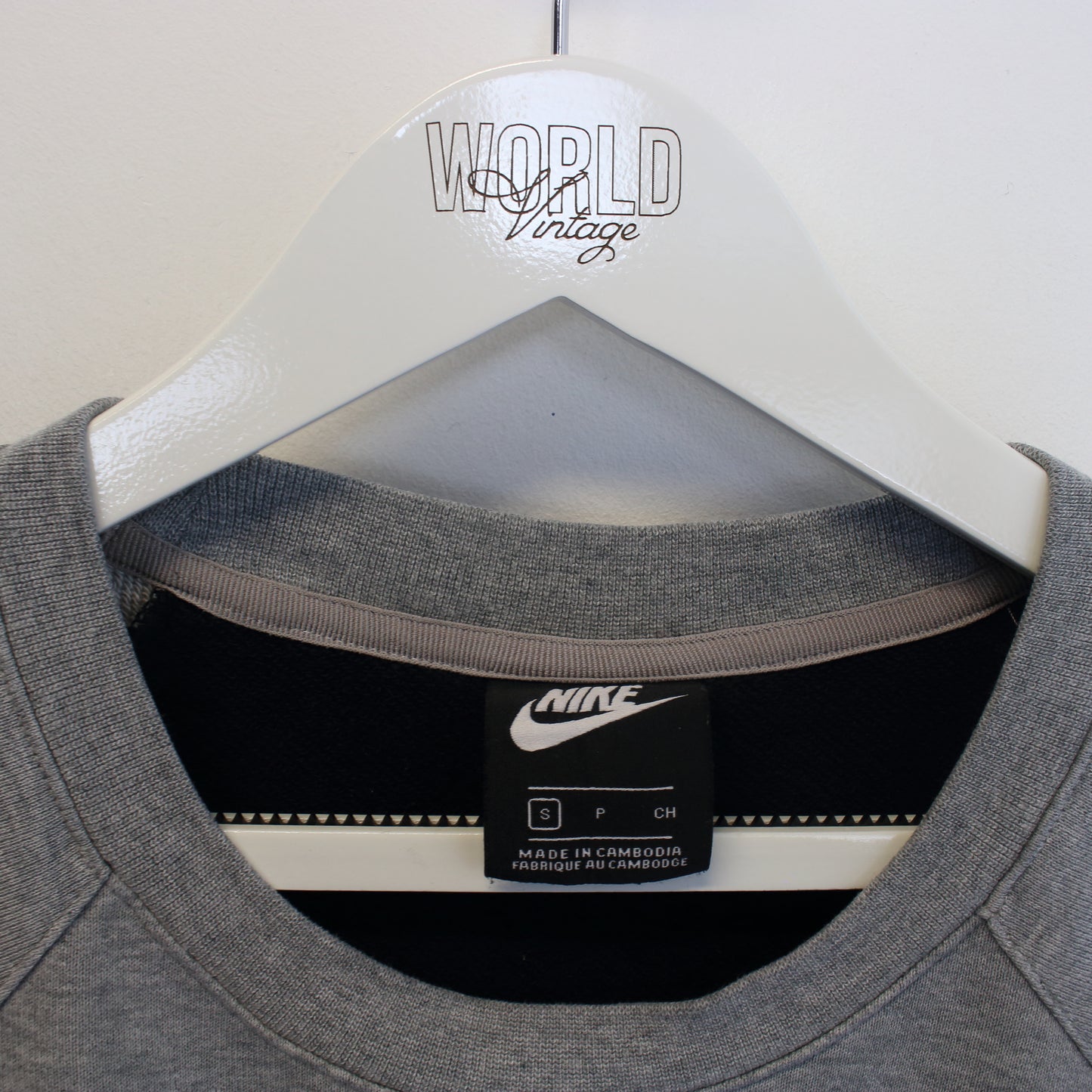 Vintage Nike Sweatshirt in grey. Best Fits S